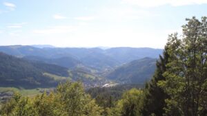 Dieses Bild zeigt eine Webcam-Aufnahme vom Achertal, aufgenommen am Sonntag, den 27.09.2026 um 16:10 Uhr. Die Temperatur betrug 29.1°C.