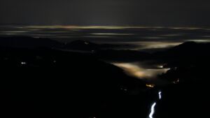 Dieses Bild zeigt eine Webcam-Aufnahme vom Achertal, aufgenommen am Dienstag, den 20.01.2026 um 19:00 Uhr. Die Temperatur betrug 5.8°C.