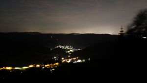 Dieses Bild zeigt eine Webcam-Aufnahme vom Achertal, aufgenommen am Montag, den 08.06.2026 um 00:30 Uhr. Die Temperatur betrug 15°C.
