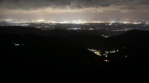 Dieses Bild zeigt eine Webcam-Aufnahme vom Achertal, aufgenommen am Montag, den 15.09.2025 um 22:00 Uhr. Die Temperatur betrug 10.1°C.