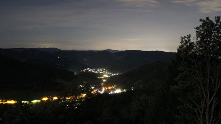 Dieses Bild zeigt eine Webcam-Aufnahme vom Achertal, aufgenommen am Sonntag, den 04.10.2026 um 02:30 Uhr. Die Temperatur betrug 16°C.