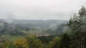 Dieses Bild zeigt eine Webcam-Aufnahme vom Achertal, aufgenommen am Mittwoch, den 21.10.2026 um 16:00 Uhr. Die Temperatur betrug 5.4°C.