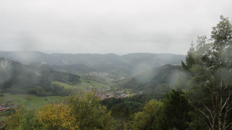 Dieses Bild zeigt eine Webcam-Aufnahme vom Achertal, aufgenommen am Mittwoch, den 21.10.2026 um 16:00 Uhr. Die Temperatur betrug 5.4°C.