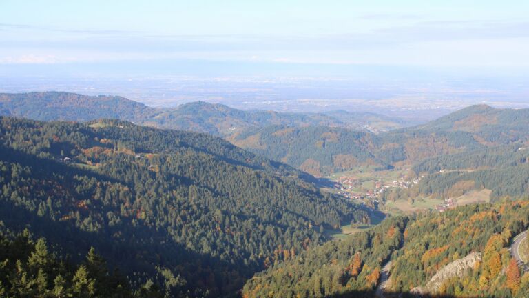 Dieses Bild zeigt eine Webcam-Aufnahme vom Achertal, aufgenommen am Samstag, den 18.10.2025 um 09:50 Uhr. Die Temperatur betrug 6°C.
