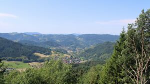 Dieses Bild zeigt eine Webcam-Aufnahme vom Achertal, aufgenommen am Sonntag, den 21.06.2026 um 11:10 Uhr. Die Temperatur betrug 27.7°C.