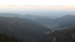 Dieses Bild zeigt eine Webcam-Aufnahme vom Achertal, aufgenommen am Dienstag, den 14.10.2025 um 18:50 Uhr. Die Temperatur betrug 7.2°C.