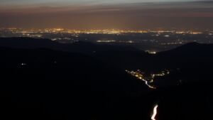 Dieses Bild zeigt eine Webcam-Aufnahme vom Achertal, aufgenommen am Montag, den 23.03.2026 um 19:50 Uhr. Die Temperatur betrug 5.8°C.