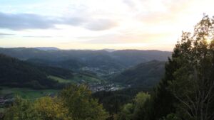 Dieses Bild zeigt eine Webcam-Aufnahme vom Achertal, aufgenommen am Donnerstag, den 22.10.2026 um 18:10 Uhr. Die Temperatur betrug 8.2°C.