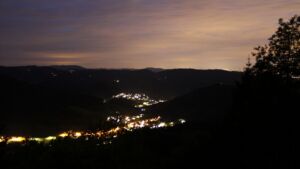 Dieses Bild zeigt eine Webcam-Aufnahme vom Achertal, aufgenommen am Dienstag, den 12.05.2026 um 22:20 Uhr. Die Temperatur betrug 4.1°C.