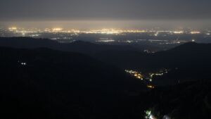 Dieses Bild zeigt eine Webcam-Aufnahme vom Achertal, aufgenommen am Freitag, den 24.04.2026 um 01:00 Uhr. Die Temperatur betrug 8.8°C.