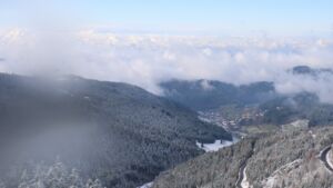 Dieses Bild zeigt eine Webcam-Aufnahme vom Achertal, aufgenommen am Freitag, den 21.11.2025 um 12:10 Uhr. Die Temperatur betrug -4.3°C.