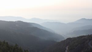 Dieses Bild zeigt eine Webcam-Aufnahme vom Achertal, aufgenommen am Samstag, den 07.03.2026 um 17:30 Uhr. Die Temperatur betrug 11.9°C.