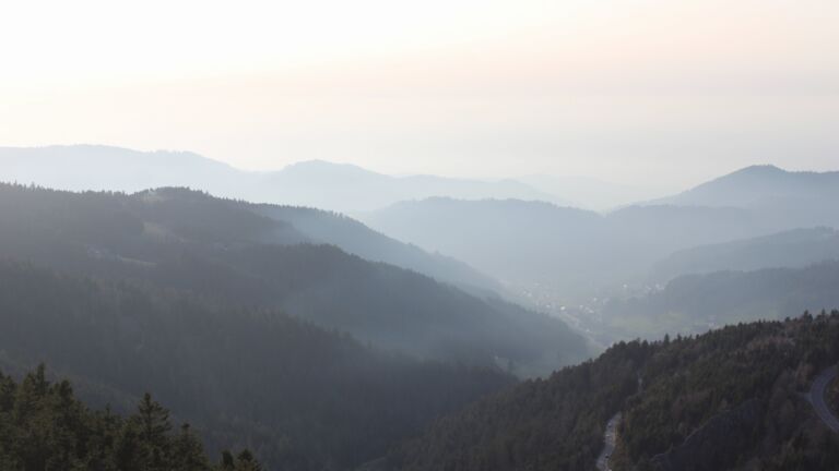 Dieses Bild zeigt eine Webcam-Aufnahme vom Achertal, aufgenommen am Samstag, den 07.03.2026 um 17:30 Uhr. Die Temperatur betrug 11.9°C.