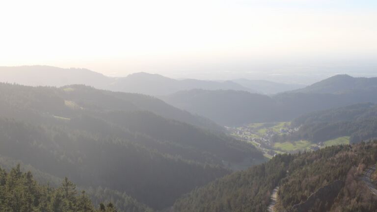 Dieses Bild zeigt eine Webcam-Aufnahme vom Achertal, aufgenommen am Donnerstag, den 12.03.2026 um 17:00 Uhr. Die Temperatur betrug 6.6°C.