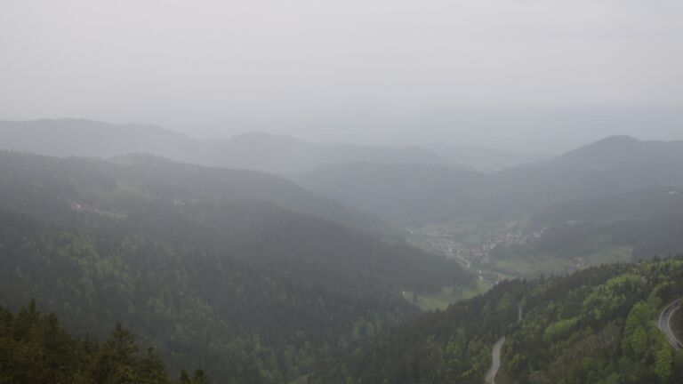 Dieses Bild zeigt eine Webcam-Aufnahme vom Achertal, aufgenommen am Samstag, den 03.05.2025 um 08:10 Uhr. Die Temperatur betrug 11.2°C.