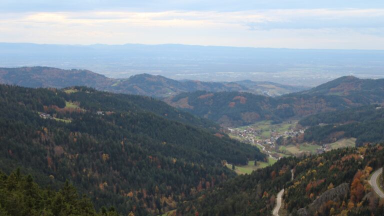 Dieses Bild zeigt eine Webcam-Aufnahme vom Achertal, aufgenommen am Mittwoch, den 29.10.2025 um 16:50 Uhr. Die Temperatur betrug 11.1°C.