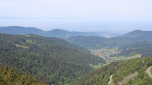 Dieses Bild zeigt eine Webcam-Aufnahme vom Achertal, aufgenommen am Sonntag, den 10.05.2026 um 11:10 Uhr. Die Temperatur betrug 18°C.