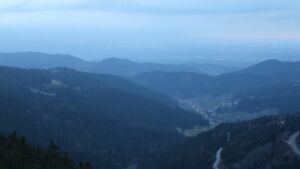 Dieses Bild zeigt eine Webcam-Aufnahme vom Achertal, aufgenommen am Dienstag, den 10.03.2026 um 18:40 Uhr. Die Temperatur betrug 7.9°C.