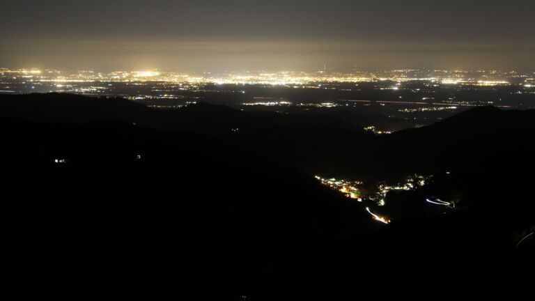 Dieses Bild zeigt eine Webcam-Aufnahme vom Achertal, aufgenommen am Dienstag, den 07.04.2026 um 22:00 Uhr. Die Temperatur betrug 9.8°C.