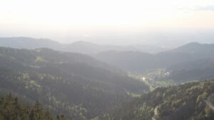 Dieses Bild zeigt eine Webcam-Aufnahme vom Achertal, aufgenommen am Sonntag, den 19.04.2026 um 19:00 Uhr. Die Temperatur betrug 7.9°C.