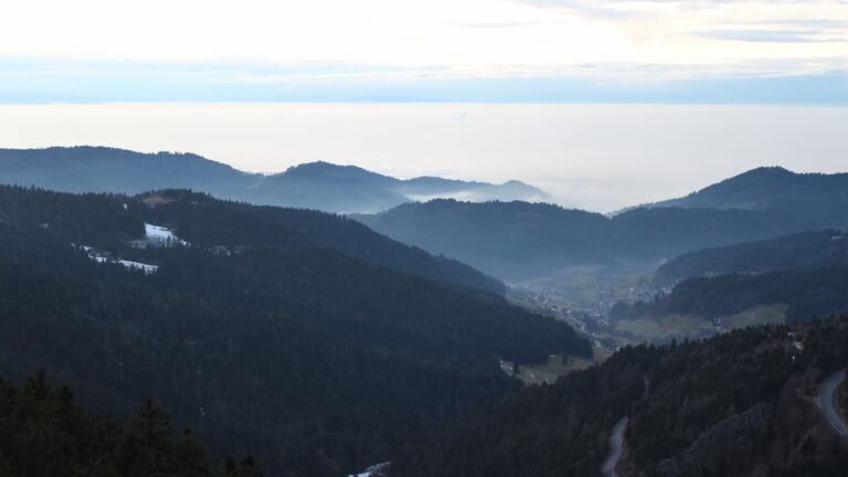 Dieses Bild zeigt eine Webcam-Aufnahme vom Achertal, aufgenommen am Freitag, den 23.01.2026 um 17:20 Uhr. Die Temperatur betrug 4.6°C.