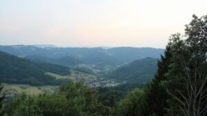 Dieses Bild zeigt eine Webcam-Aufnahme vom Achertal, aufgenommen am Montag, den 03.08.2026 um 20:40 Uhr. Die Temperatur betrug 30.2°C.
