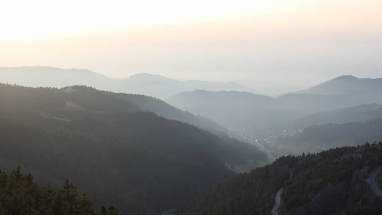 Dieses Bild zeigt eine Webcam-Aufnahme vom Achertal, aufgenommen am Samstag, den 07.03.2026 um 17:50 Uhr. Die Temperatur betrug 11.1°C.