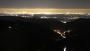 Dieses Bild zeigt eine Webcam-Aufnahme vom Achertal, aufgenommen am Freitag, den 21.11.2025 um 19:00 Uhr. Die Temperatur betrug -6.8°C.