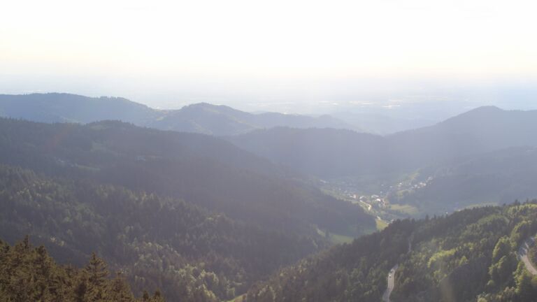 Dieses Bild zeigt eine Webcam-Aufnahme vom Achertal, aufgenommen am Freitag, den 09.05.2025 um 19:10 Uhr. Die Temperatur betrug 9.4°C.