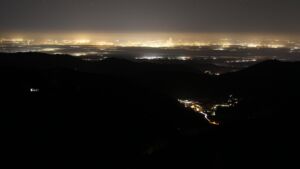 Dieses Bild zeigt eine Webcam-Aufnahme vom Achertal, aufgenommen am Dienstag, den 18.11.2025 um 06:00 Uhr. Die Temperatur betrug -3.5°C.