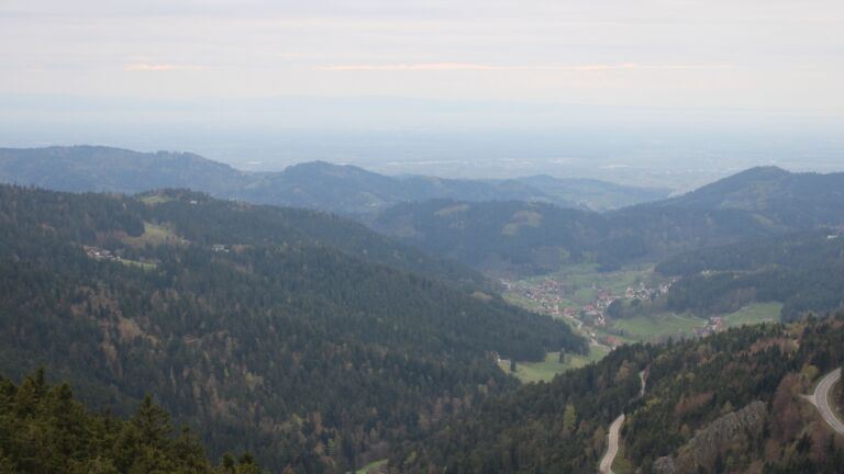 Dieses Bild zeigt eine Webcam-Aufnahme vom Achertal, aufgenommen am Donnerstag, den 16.04.2026 um 07:50 Uhr. Die Temperatur betrug 7.5°C.