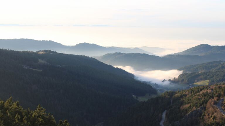 Dieses Bild zeigt eine Webcam-Aufnahme vom Achertal, aufgenommen am Sonntag, den 21.12.2025 um 15:40 Uhr. Die Temperatur betrug 8.1°C.