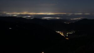 Dieses Bild zeigt eine Webcam-Aufnahme vom Achertal, aufgenommen am Sonntag, den 08.02.2026 um 03:30 Uhr. Die Temperatur betrug 3.5°C.