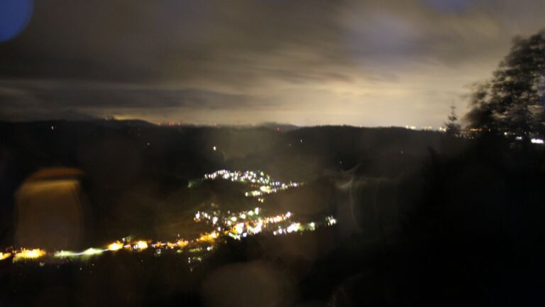 Dieses Bild zeigt eine Webcam-Aufnahme vom Achertal, aufgenommen am Mittwoch, den 13.05.2026 um 22:50 Uhr. Die Temperatur betrug 4.8°C.