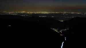 Dieses Bild zeigt eine Webcam-Aufnahme vom Achertal, aufgenommen am Donnerstag, den 19.03.2026 um 20:00 Uhr. Die Temperatur betrug 4.9°C.