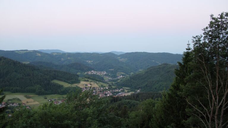 Dieses Bild zeigt eine Webcam-Aufnahme vom Achertal, aufgenommen am Donnerstag, den 28.05.2026 um 05:20 Uhr. Die Temperatur betrug 17.2°C.