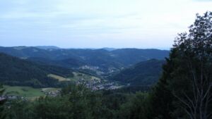 Dieses Bild zeigt eine Webcam-Aufnahme vom Achertal, aufgenommen am Montag, den 15.06.2026 um 21:40 Uhr. Die Temperatur betrug 15.6°C.