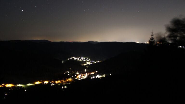 Dieses Bild zeigt eine Webcam-Aufnahme vom Achertal, aufgenommen am Mittwoch, den 12.08.2026 um 04:20 Uhr. Die Temperatur betrug 19.5°C.