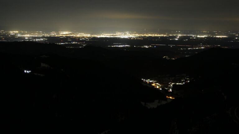 Dieses Bild zeigt eine Webcam-Aufnahme vom Achertal, aufgenommen am Mittwoch, den 14.01.2026 um 01:30 Uhr. Die Temperatur betrug 5.9°C.