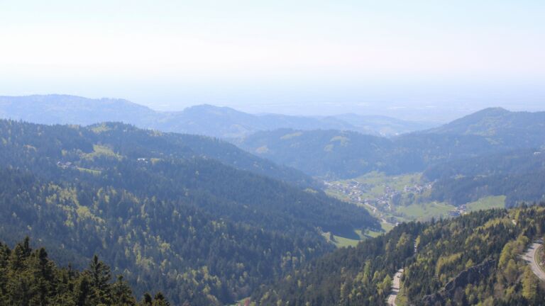 Dieses Bild zeigt eine Webcam-Aufnahme vom Achertal, aufgenommen am Mittwoch, den 22.04.2026 um 16:20 Uhr. Die Temperatur betrug 9.3°C.