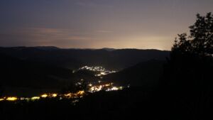 Dieses Bild zeigt eine Webcam-Aufnahme vom Achertal, aufgenommen am Donnerstag, den 23.07.2026 um 04:10 Uhr. Die Temperatur betrug 12.5°C.