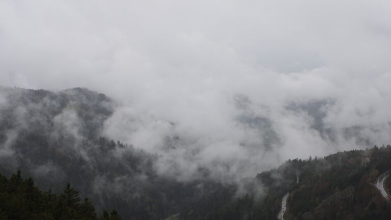 Dieses Bild zeigt eine Webcam-Aufnahme vom Achertal, aufgenommen am Sonntag, den 12.04.2026 um 16:00 Uhr. Die Temperatur betrug 3.4°C.