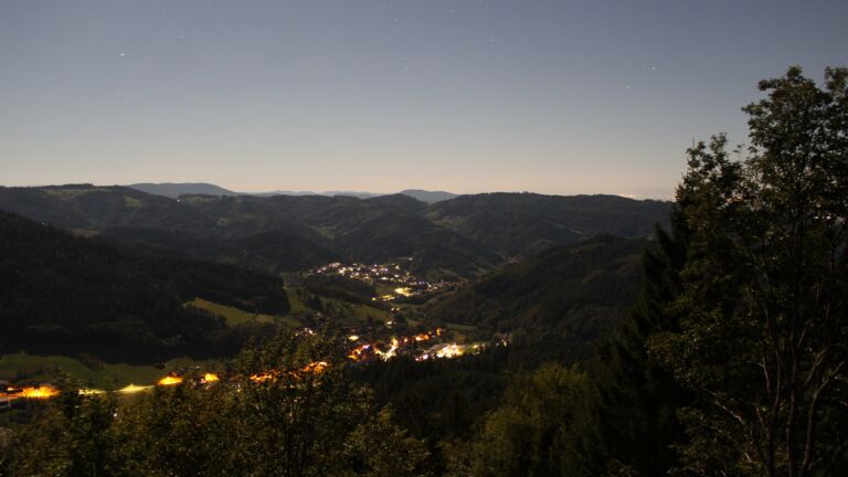 Dieses Bild zeigt eine Webcam-Aufnahme vom Achertal, aufgenommen am Samstag, den 26.09.2026 um 01:30 Uhr. Die Temperatur betrug 16.2°C.