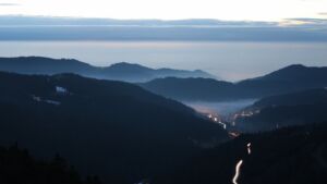 Dieses Bild zeigt eine Webcam-Aufnahme vom Achertal, aufgenommen am Freitag, den 23.01.2026 um 18:00 Uhr. Die Temperatur betrug 4.2°C.