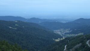 Dieses Bild zeigt eine Webcam-Aufnahme vom Achertal, aufgenommen am Mittwoch, den 16.07.2025 um 05:30 Uhr. Die Temperatur betrug 13°C.
