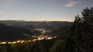 Dieses Bild zeigt eine Webcam-Aufnahme vom Achertal, aufgenommen am Mittwoch, den 23.09.2026 um 23:00 Uhr. Die Temperatur betrug 15.2°C.