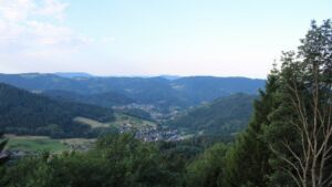 Dieses Bild zeigt eine Webcam-Aufnahme vom Achertal, aufgenommen am Sonntag, den 28.06.2026 um 07:30 Uhr. Die Temperatur betrug 26.4°C.