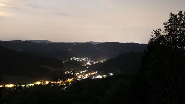 Dieses Bild zeigt eine Webcam-Aufnahme vom Achertal, aufgenommen am Samstag, den 25.07.2026 um 23:10 Uhr. Die Temperatur betrug 22.8°C.