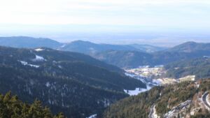 Dieses Bild zeigt eine Webcam-Aufnahme vom Achertal, aufgenommen am Dienstag, den 13.01.2026 um 14:30 Uhr. Die Temperatur betrug 7.7°C.