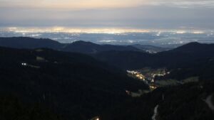 Dieses Bild zeigt eine Webcam-Aufnahme vom Achertal, aufgenommen am Mittwoch, den 03.12.2025 um 02:00 Uhr. Die Temperatur betrug 5.4°C.